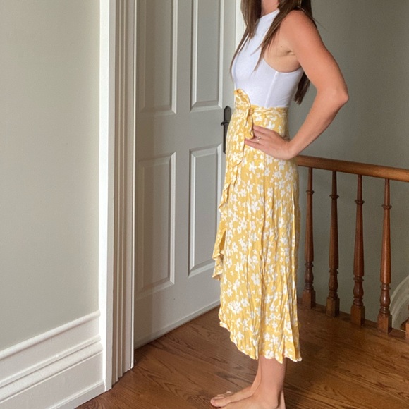 Kendal and Kylie wrap skirt - Picture 2 of 2